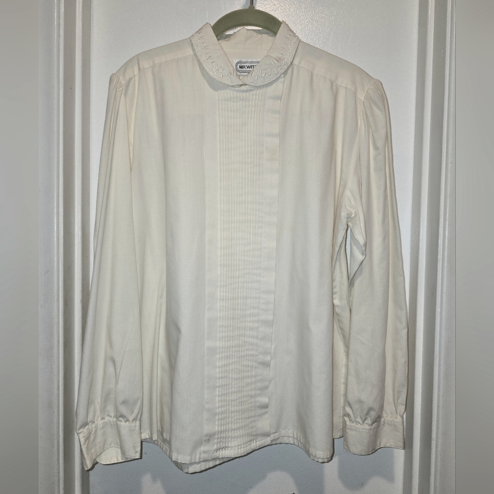 Female Cream Dress Shirt Size 16 from Mr. Witt In Long Sleeves.
